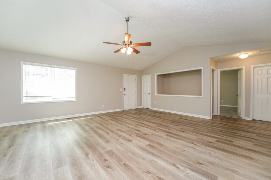 Building Photo - 2704 Laurel View Dr