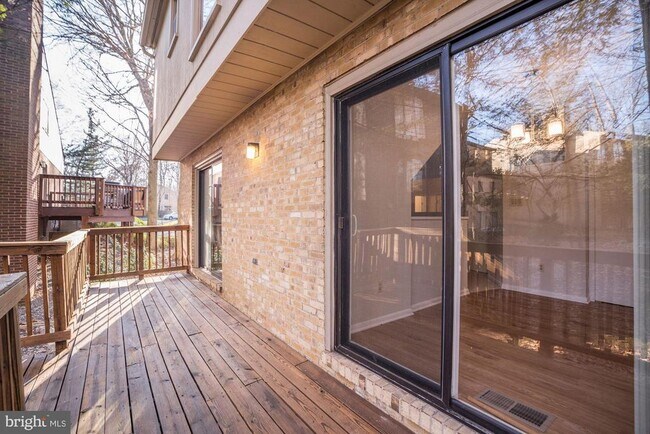 Building Photo - 9926 Great Oaks Way