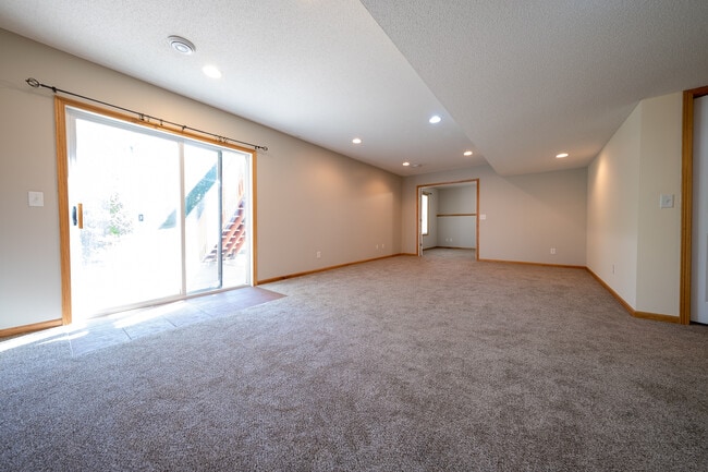 Building Photo - 12101 Waconia Cir NE