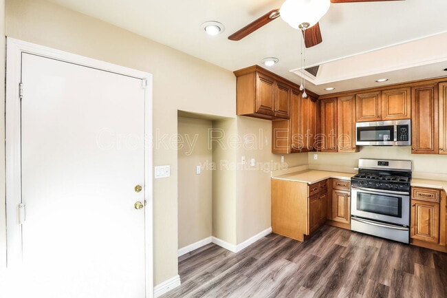 Building Photo - 2412 Pecan St