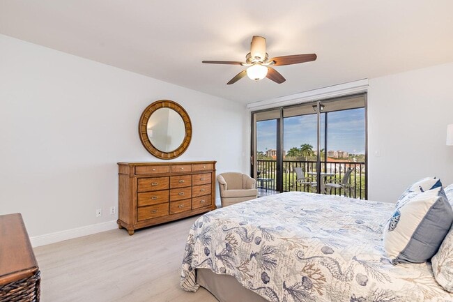 Building Photo - 16940 W Bay Dr