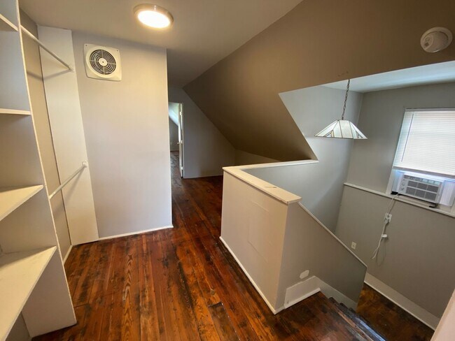 Building Photo - Hunter Ave 1444-1446 MLR (LH2)