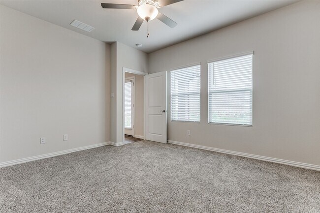 Building Photo - 5011 Bellhurst Dr