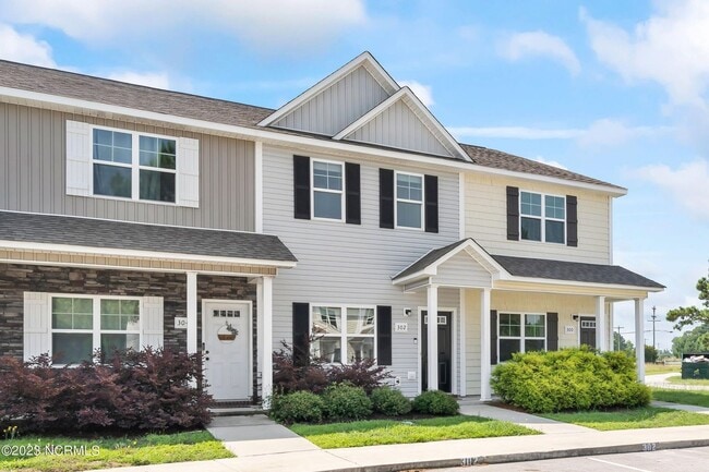 Building Photo - Modern Sneads Ferry Townhome with Private Fenced Yard