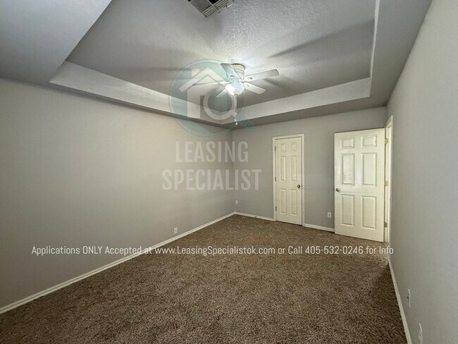 Building Photo - West Norman 3 Bed 2 Bath Garden home!