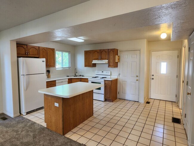 Building Photo - 129 W 100 N