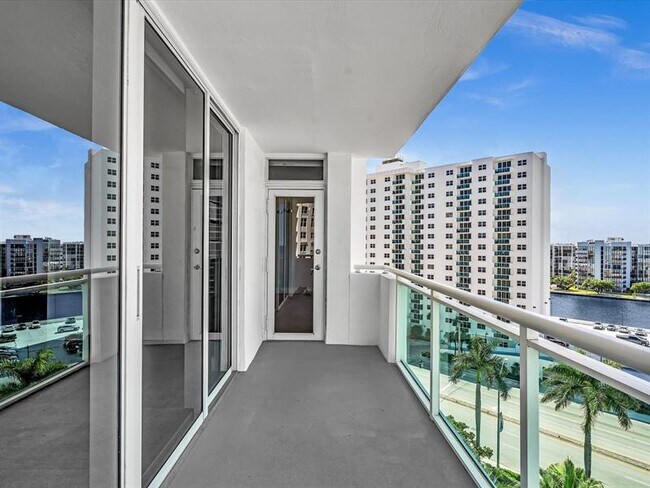 Building Photo - 3001 S Ocean Dr
