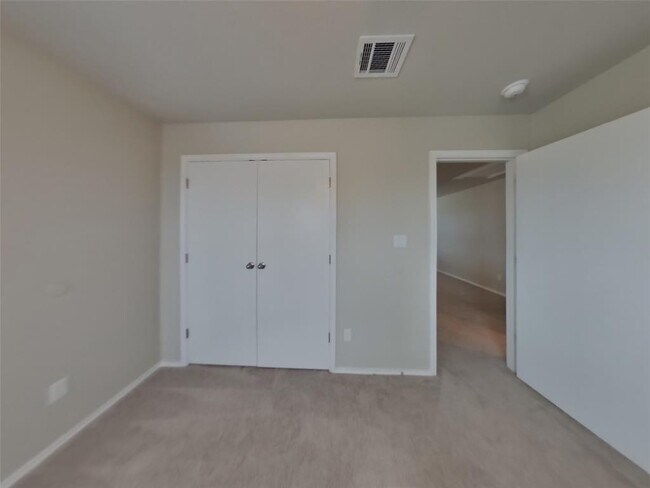 Building Photo - 5200 Saddle Clb Dr