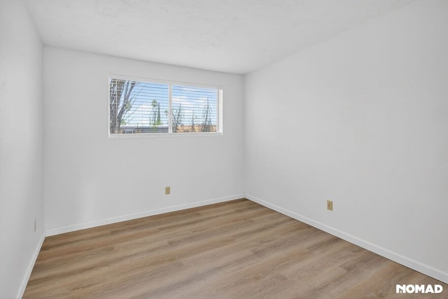 Building Photo - 938 N Larry Pl