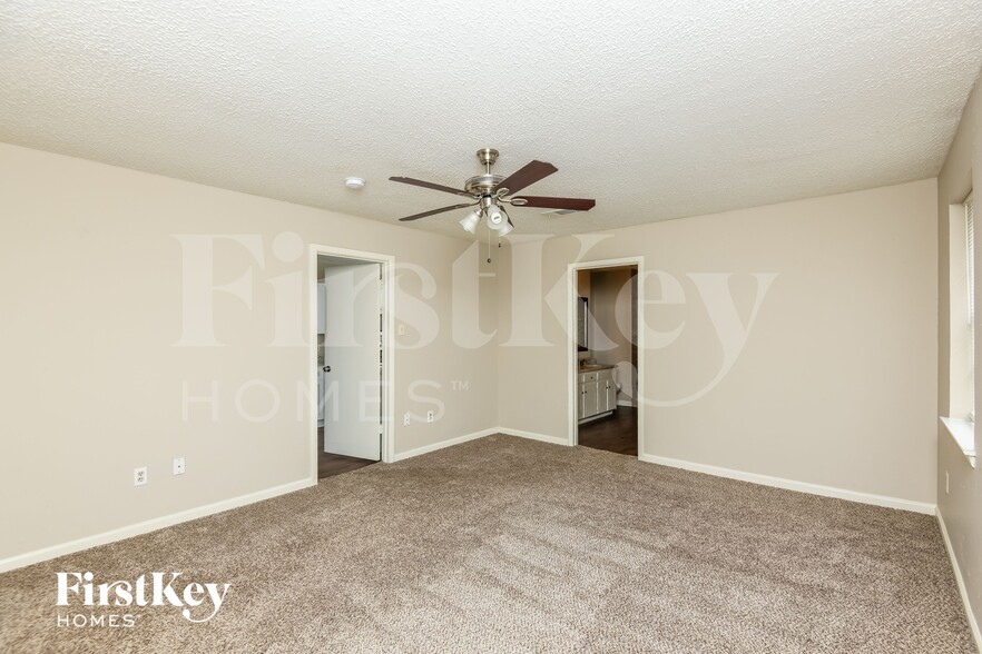 Building Photo - 2100 Cedar Ct