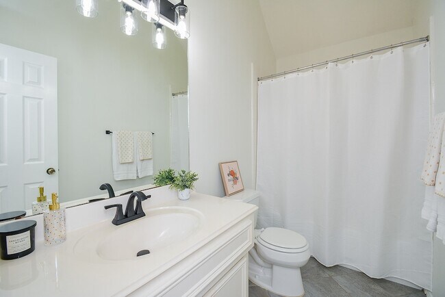 Building Photo - 3815 Summerfield Dr