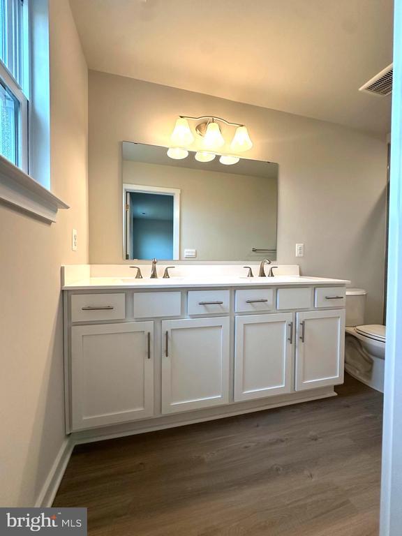 Building Photo - 369 Huntwell W Ave