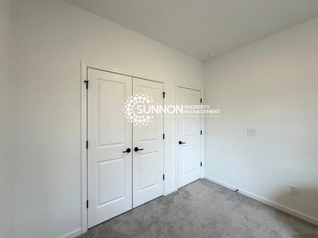 Building Photo - New 3 Bed Townhome in Mineral Springs