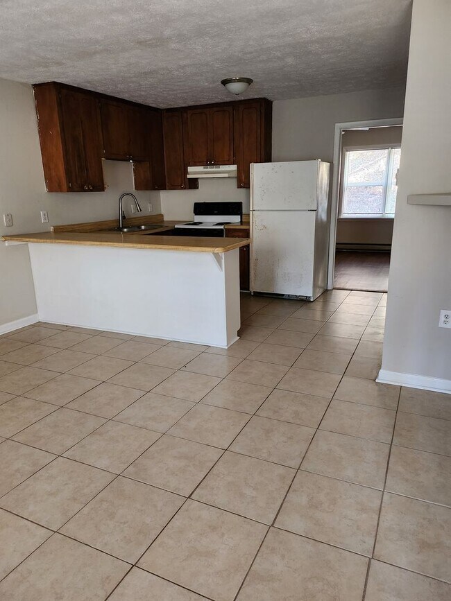 Building Photo - 2 Bedroom 2 Bath Townhouse 1 mile from WCU...