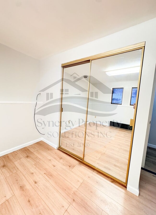 Building Photo - Lexington Schools Split Level