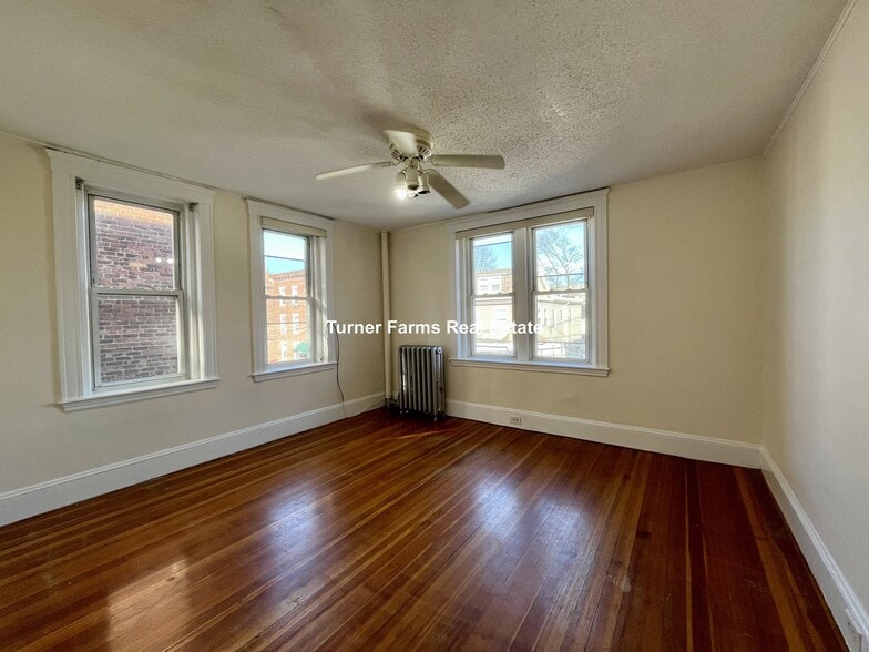 Building Photo - 15 Barrows St