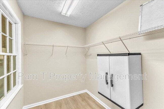 Building Photo - 2019 E 59th St