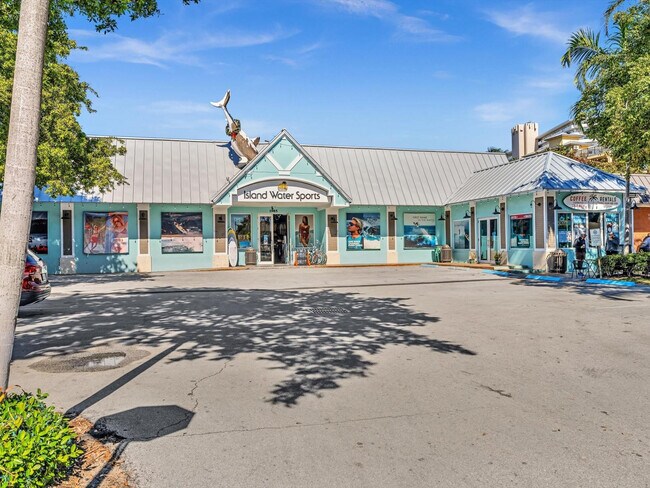 Building Photo - 1537 E Hillsboro Blvd