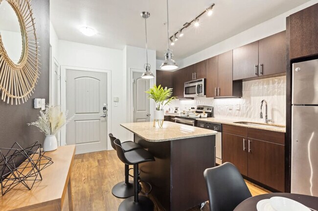 Building Photo - 5275 Town and Country Blvd