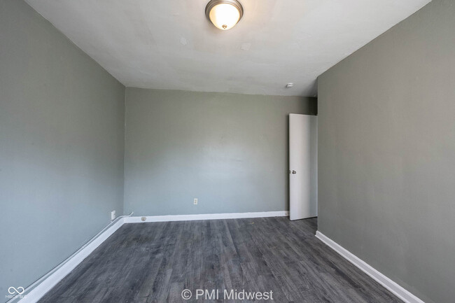 Building Photo - 3725 N Sherman Dr