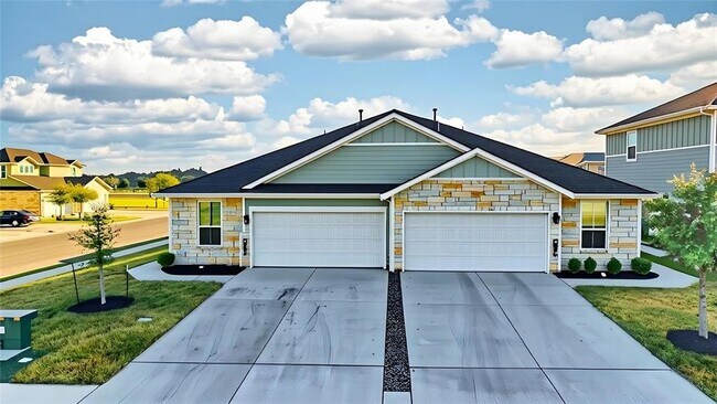 Building Photo - 501 Peace Dr