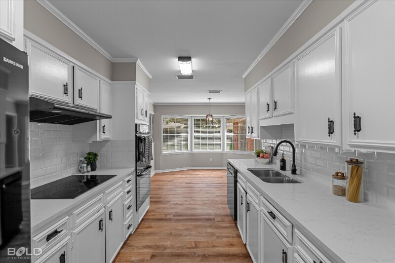 Building Photo - 425 N Dresden Cir