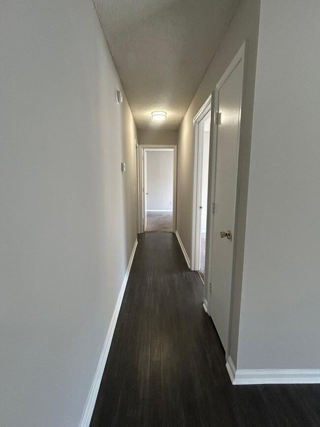 Building Photo - Modern Comfort & Convenience at Westfield Gardens Lexington  - 353F