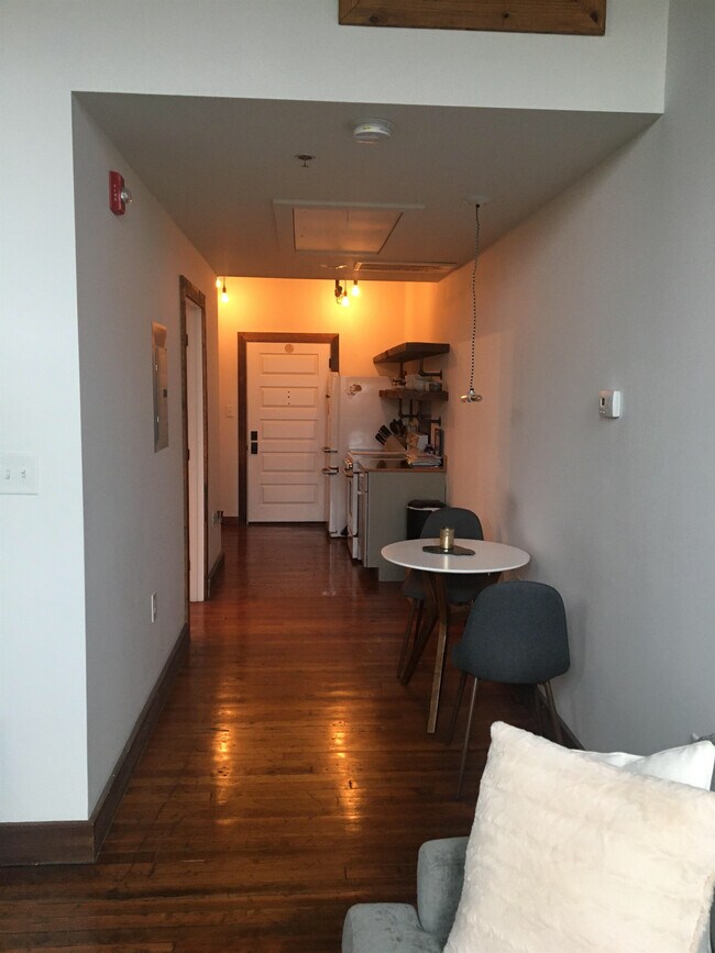 Building Photo - 110 W Market St