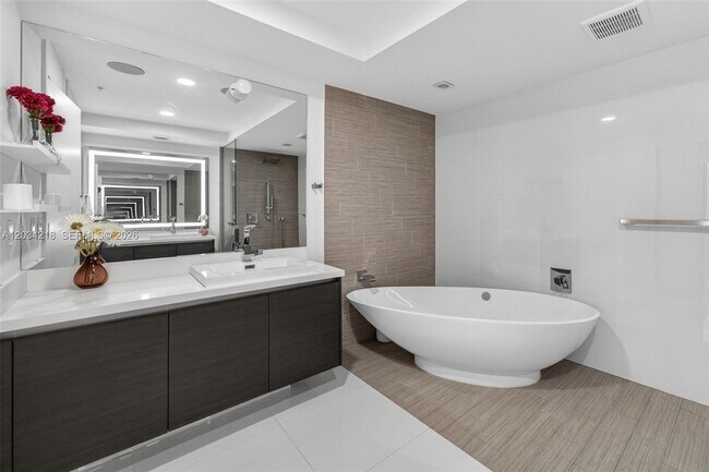 Building Photo - 300 Sunny Isles Blvd