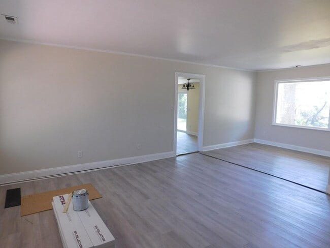 Building Photo - 4925 Morton Rd