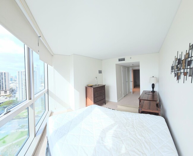 Building Photo - Koolani Kakaako Fully Furnished 2 Bedroom ...