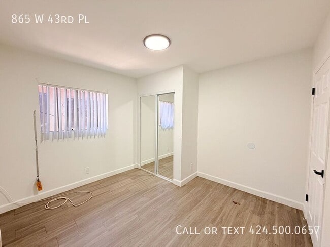 Building Photo - 865 W 43rd Pl