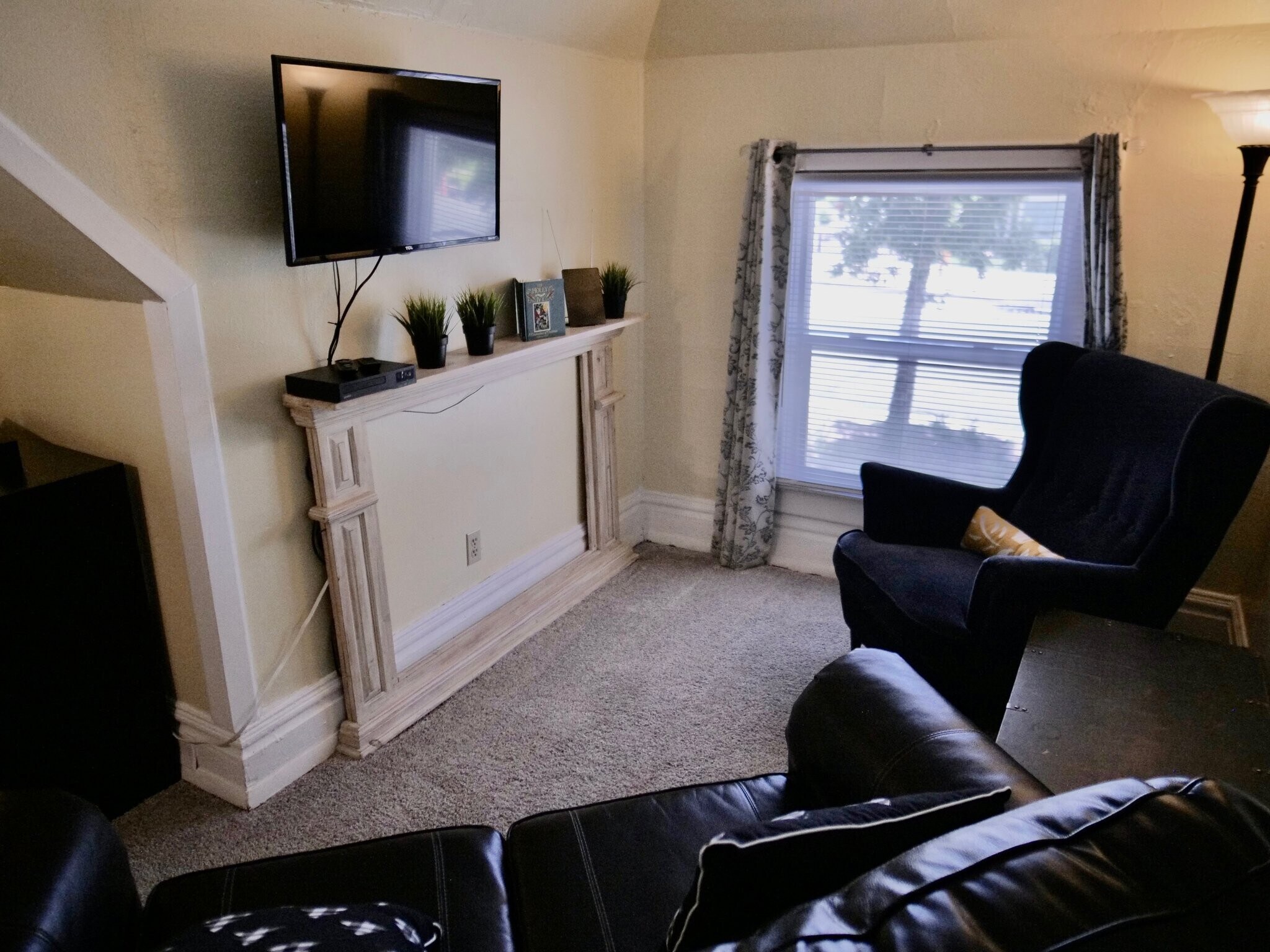 Building Photo - 814 E Cimarron St