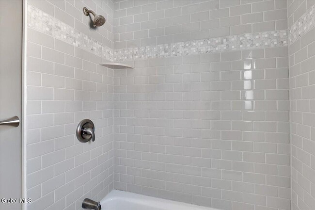 Building Photo - 257 W Circular St