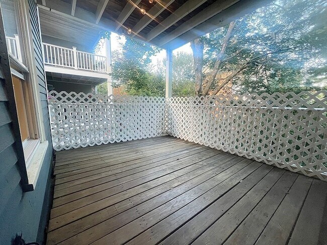 Building Photo - 112 Franklin St