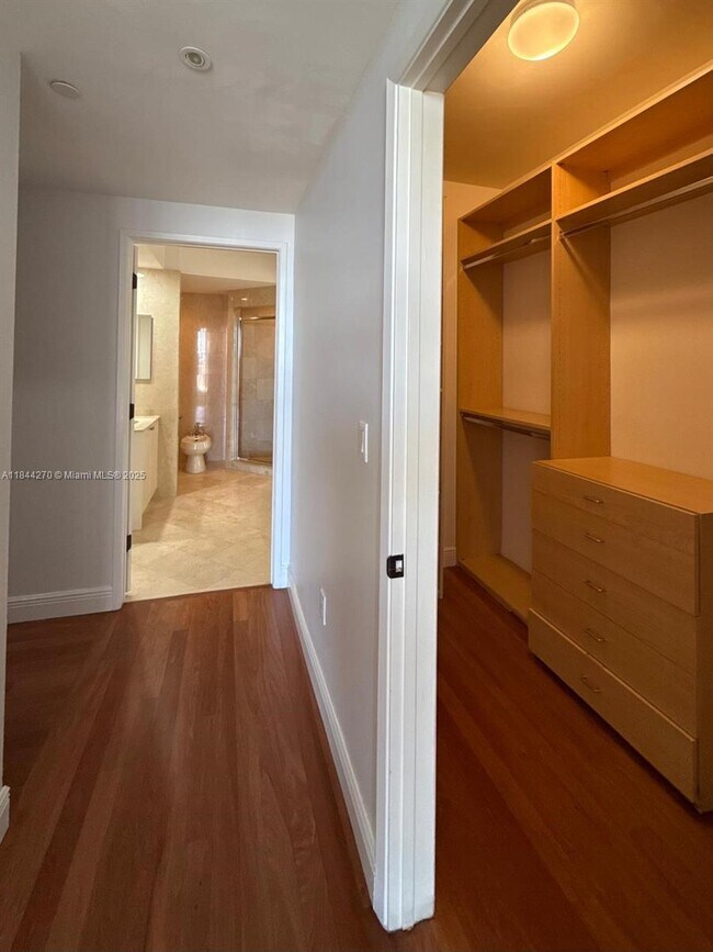 Building Photo - 785 Crandon Blvd