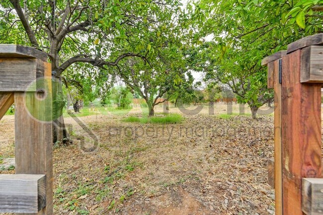 Building Photo - 9635 Oak Leaf Way