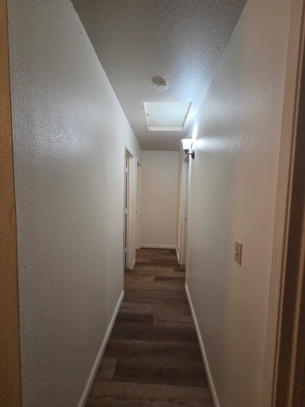 Building Photo - 512 S Dearing Ave