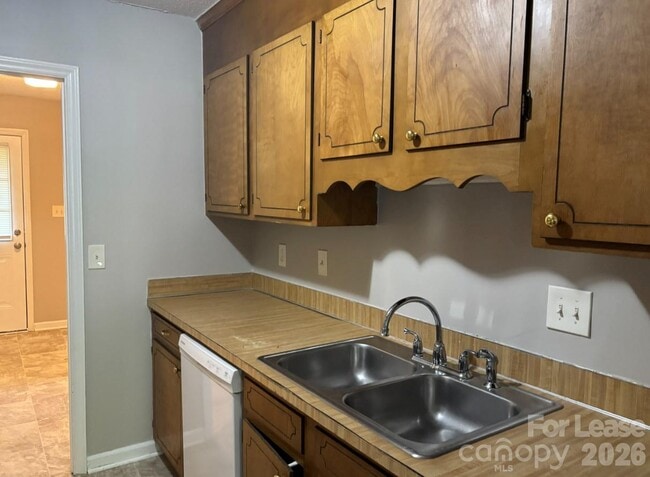 Building Photo - 3633 Driftwood Dr