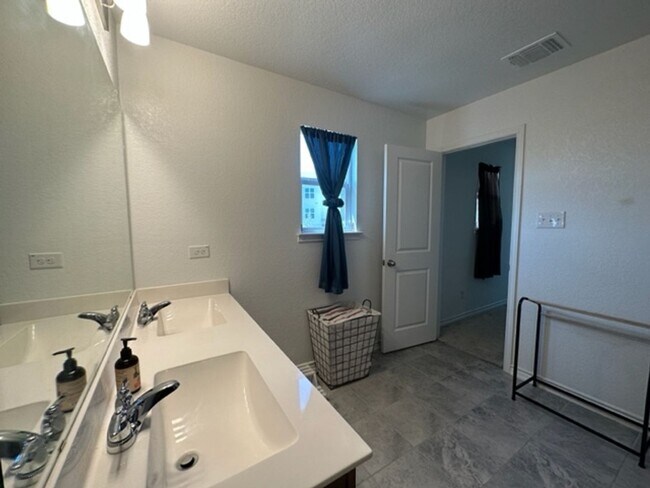 Building Photo - Coming soon... Beautiful 3 bedroom 2 bath ...