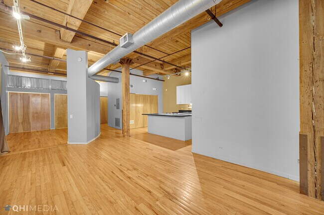 Building Photo - 1000 W Washington Blvd