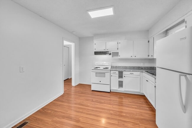 Building Photo - 3232 Hinkle Dr