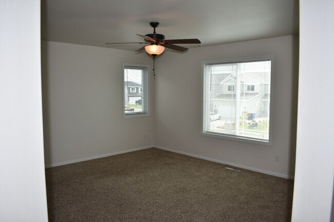 Building Photo - 3 Bed 3 Bath Single Family Home