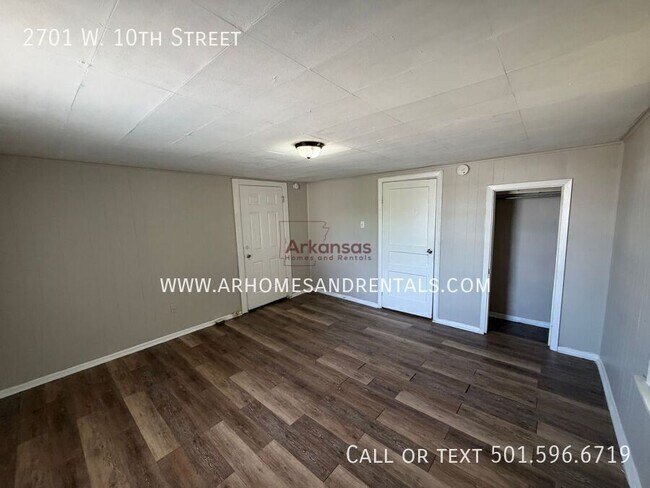 Building Photo - 2701 W 10th St