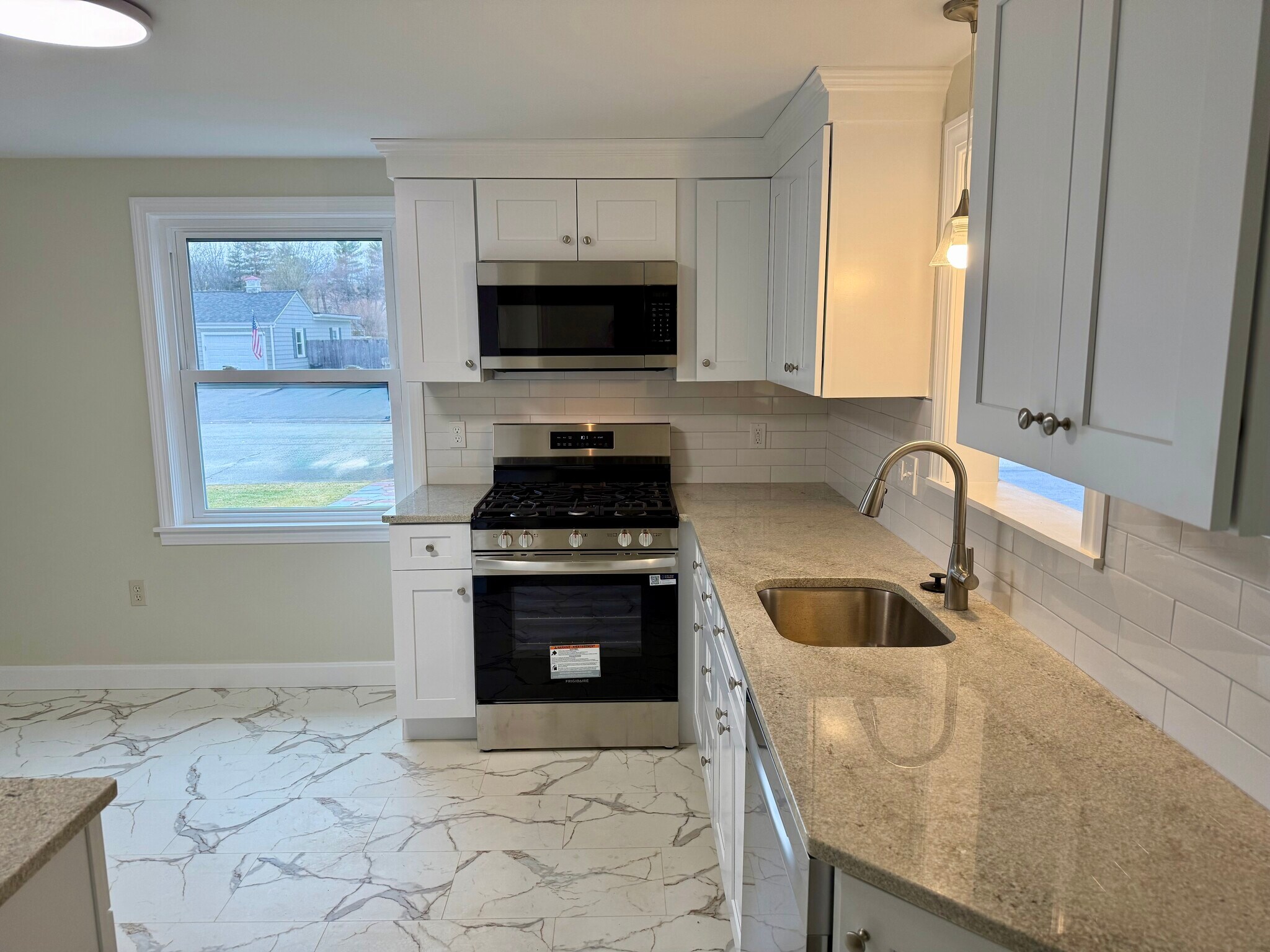 Building Photo - 160 Plantation Dr