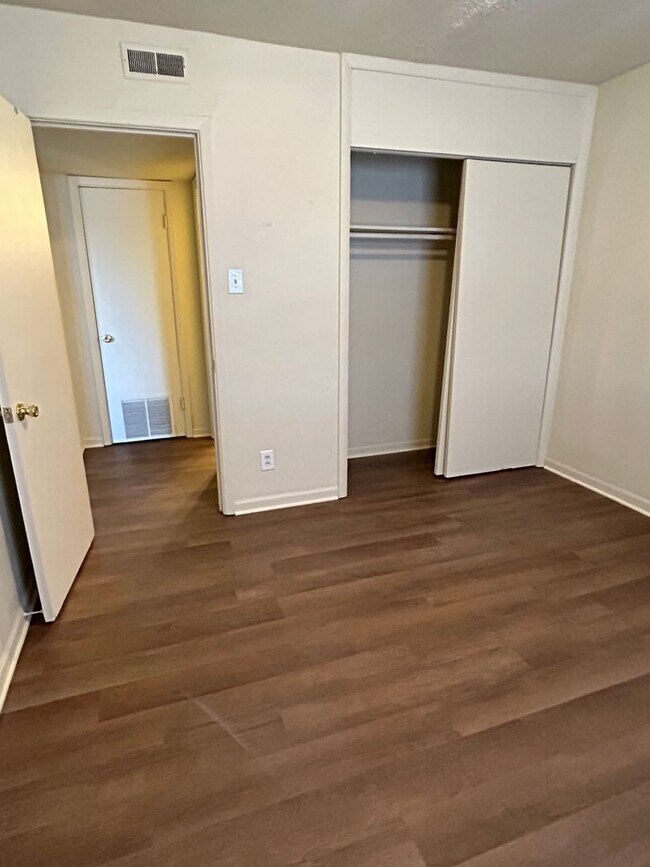 Building Photo - 3437 SW Brendan Ave