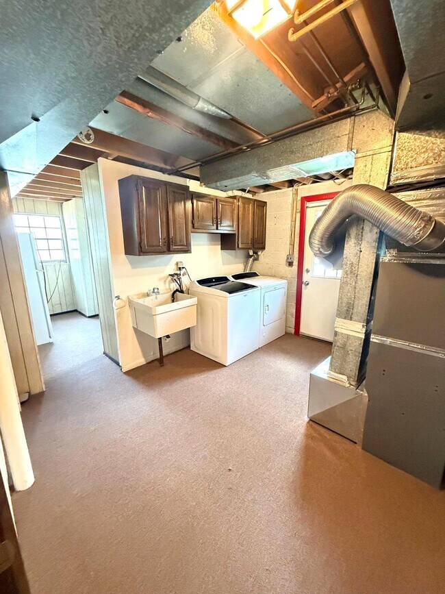 Building Photo - 1234 Pleasant Valley Dr