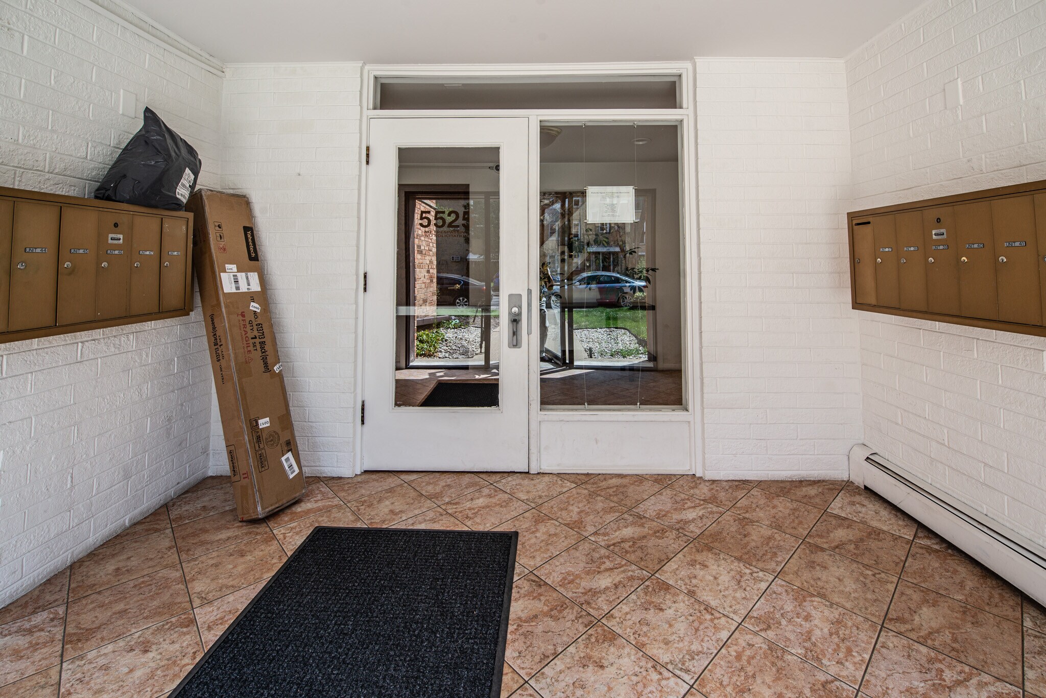 Building Photo - 5525 N Chester Ave