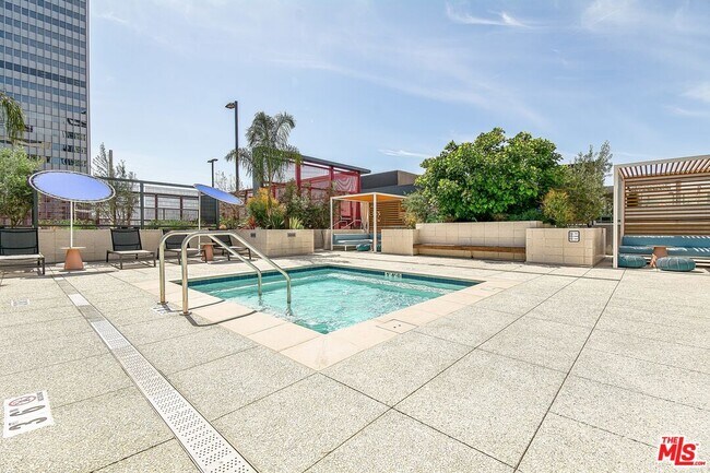 Building Photo - 1100 S Grand Ave