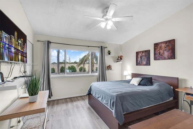 Building Photo - 9925 NW 57th Manor